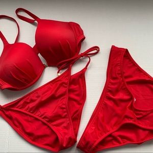 VENUS bikini, Top and two bottoms.